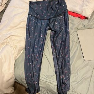 Teeki yoga pants - size small